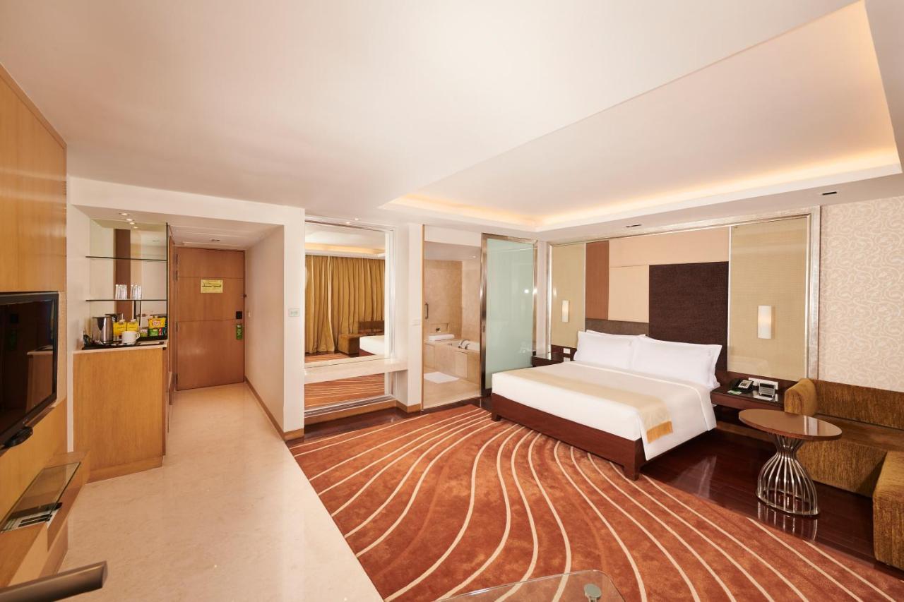 Premium King Room Lounge Access Smoking on Laundry Dining Spa Airport Transfers Happy Hour at 72 Bar buy 1 1 on select beverages from 7pm 9 PM