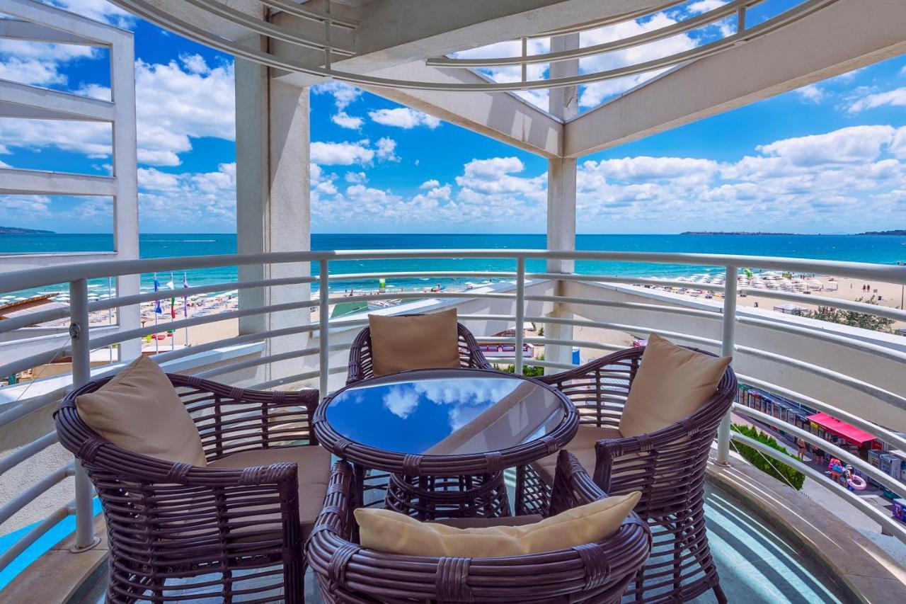 Deluxe Two-Bedroom Apartment Balcony