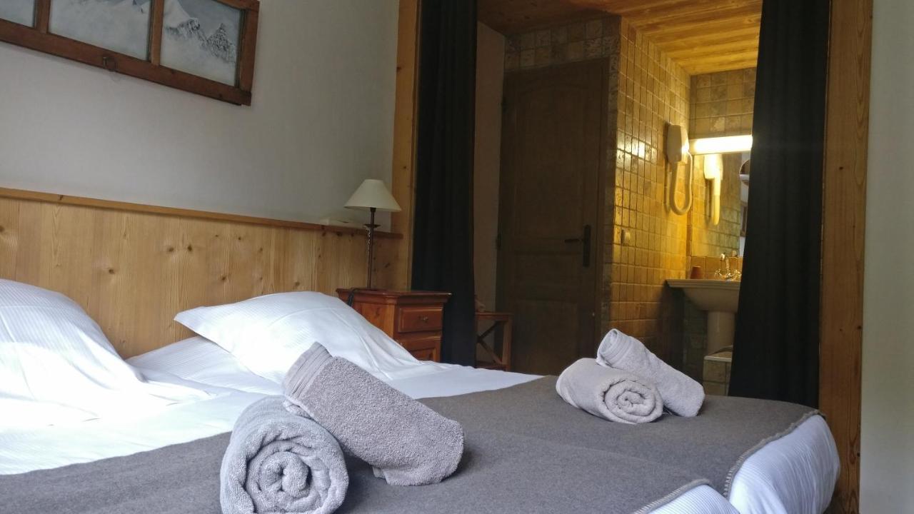 Twin Room Bath