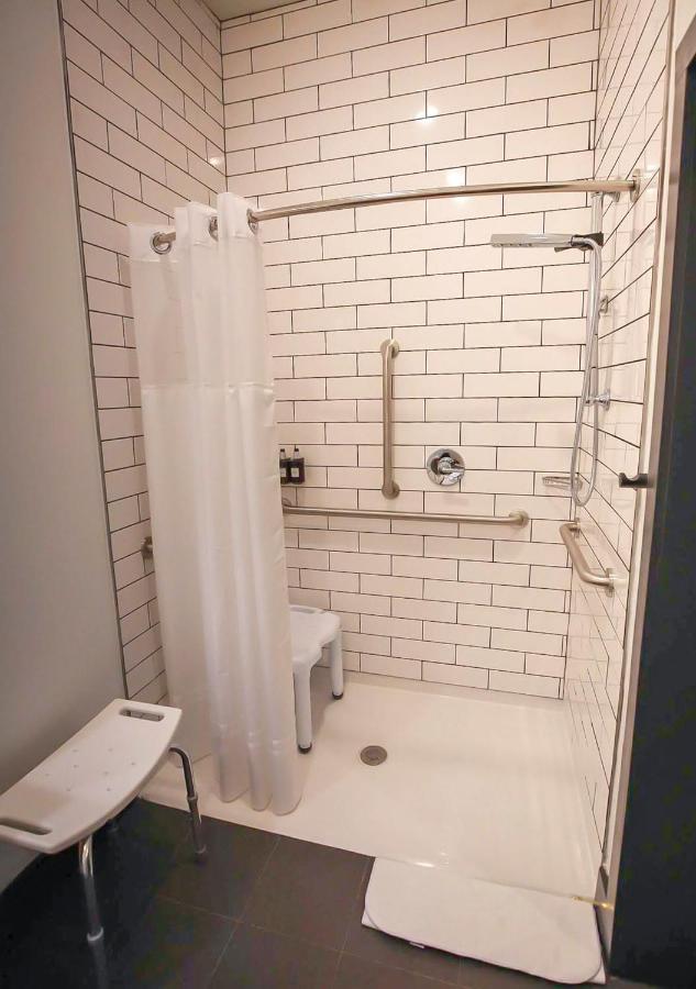 King Room Mobility Hearing Impaired Access or Non-Smoking