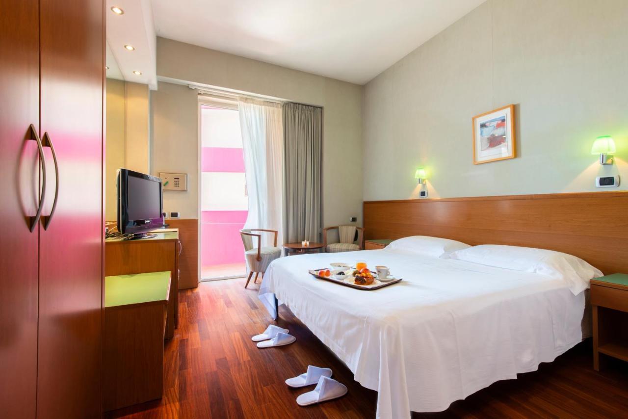 Double or Twin Room Sea View