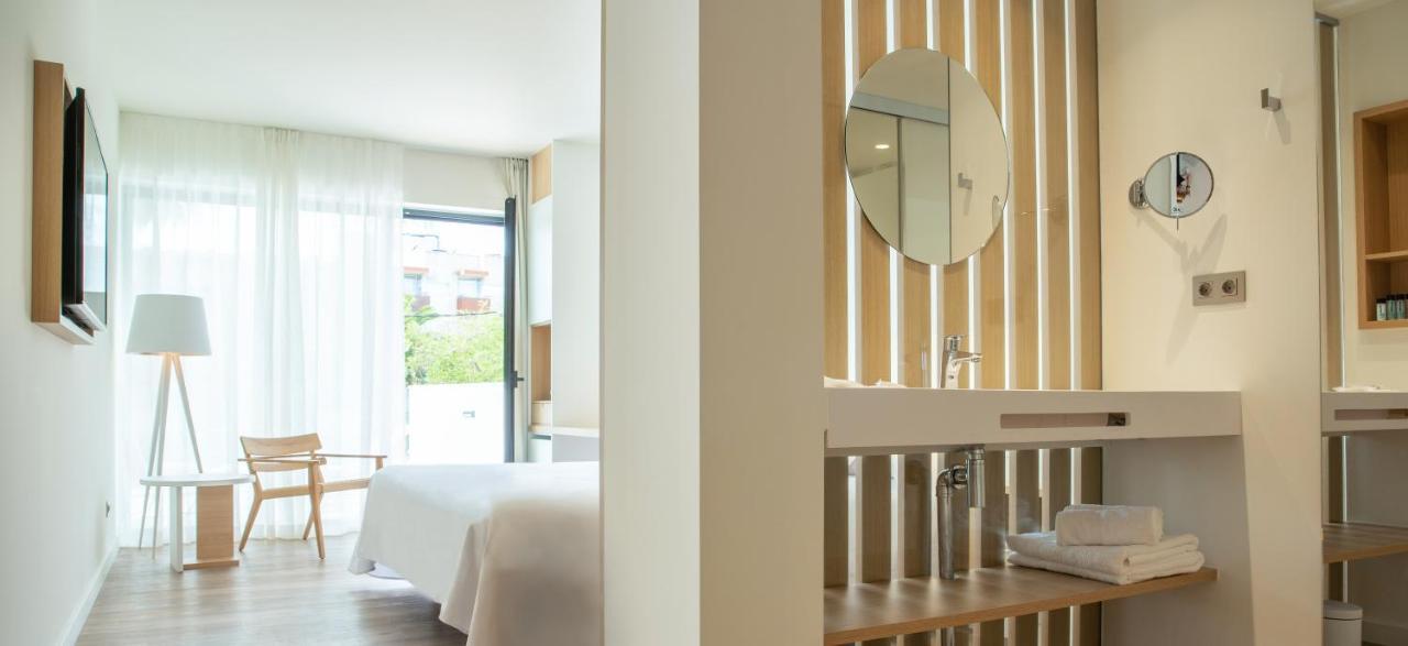 Deluxe Double Room extra large double bed
