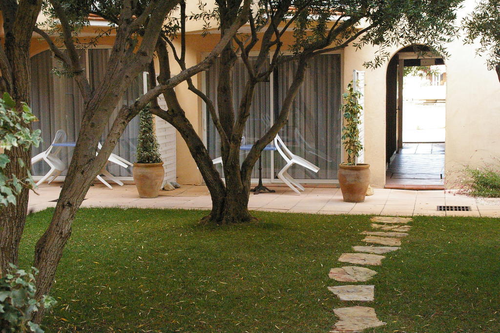 Studio Unfurnished Juliet Balcony or Terrace,184154082:JPEG