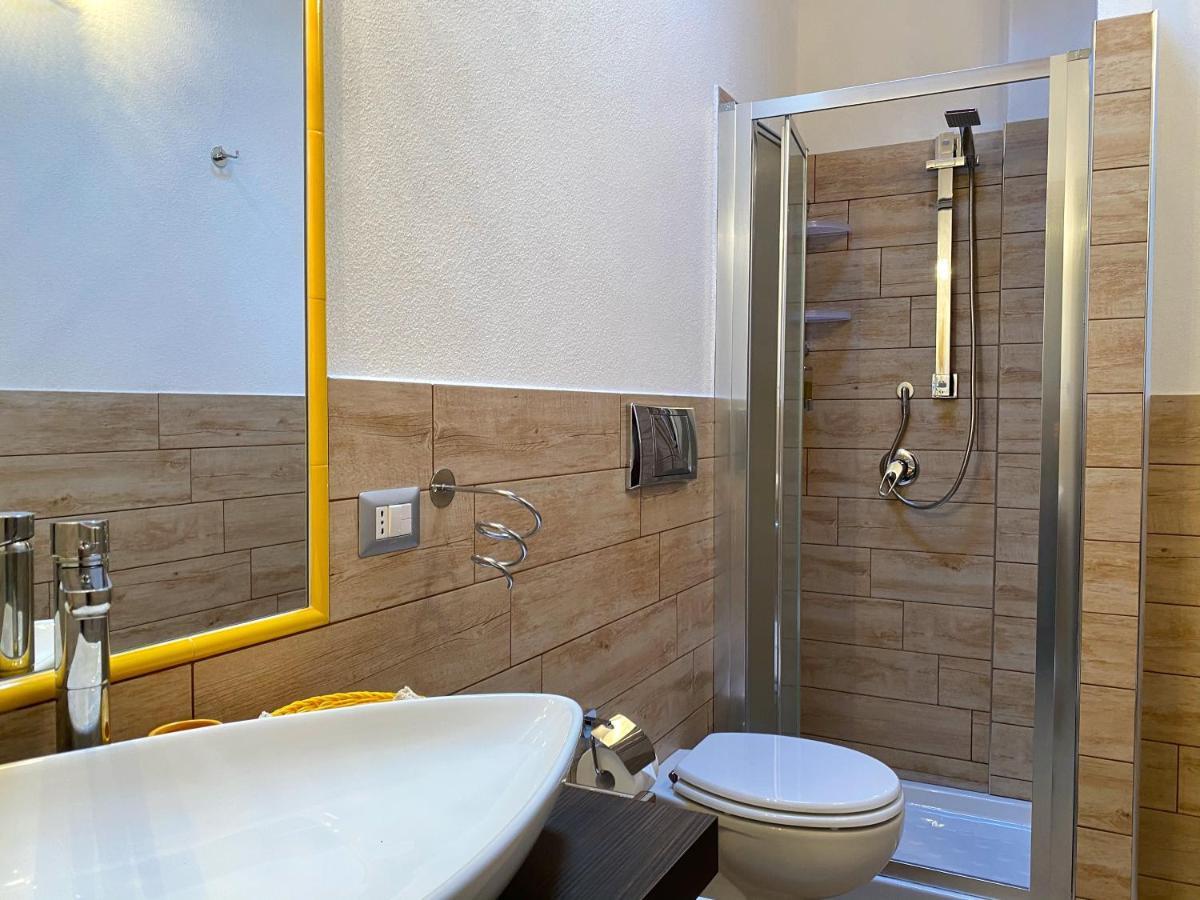 Camera Familiare con Bagno Privato