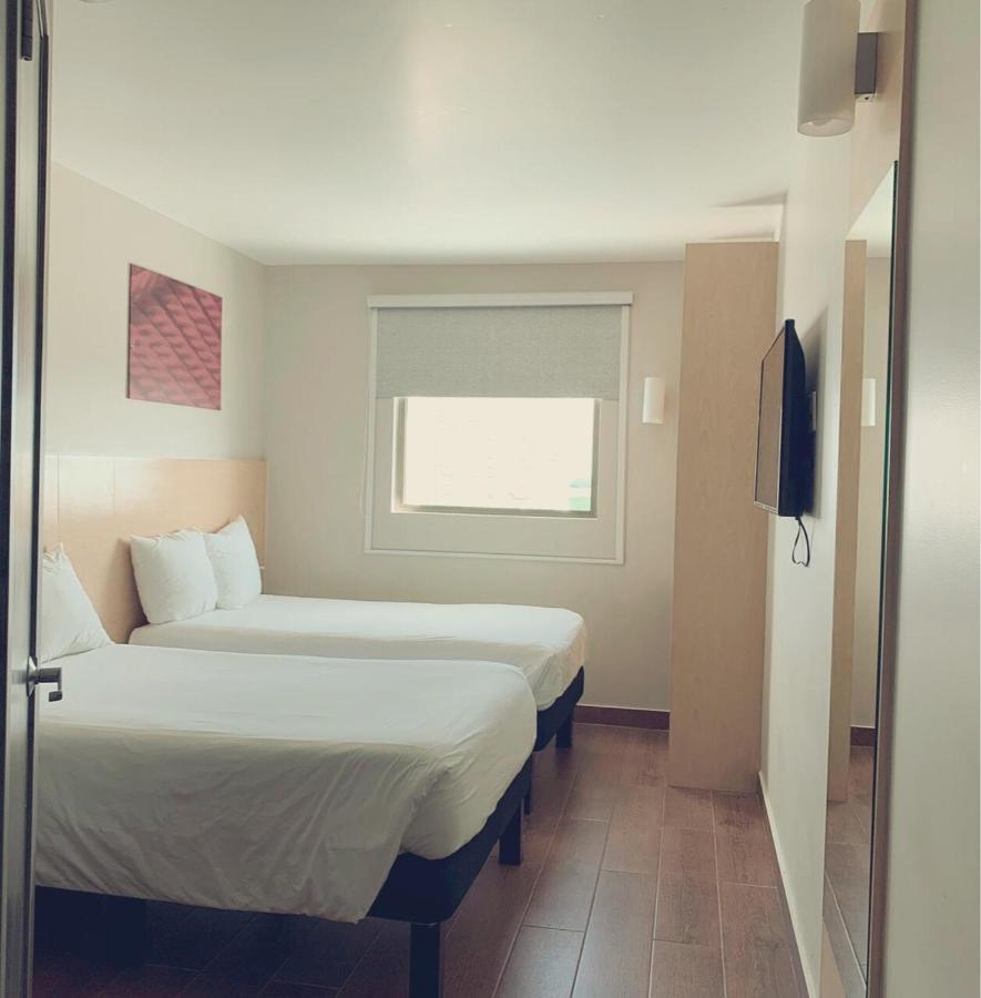 Quarto Duplo Standard com 2 Camas Individuais