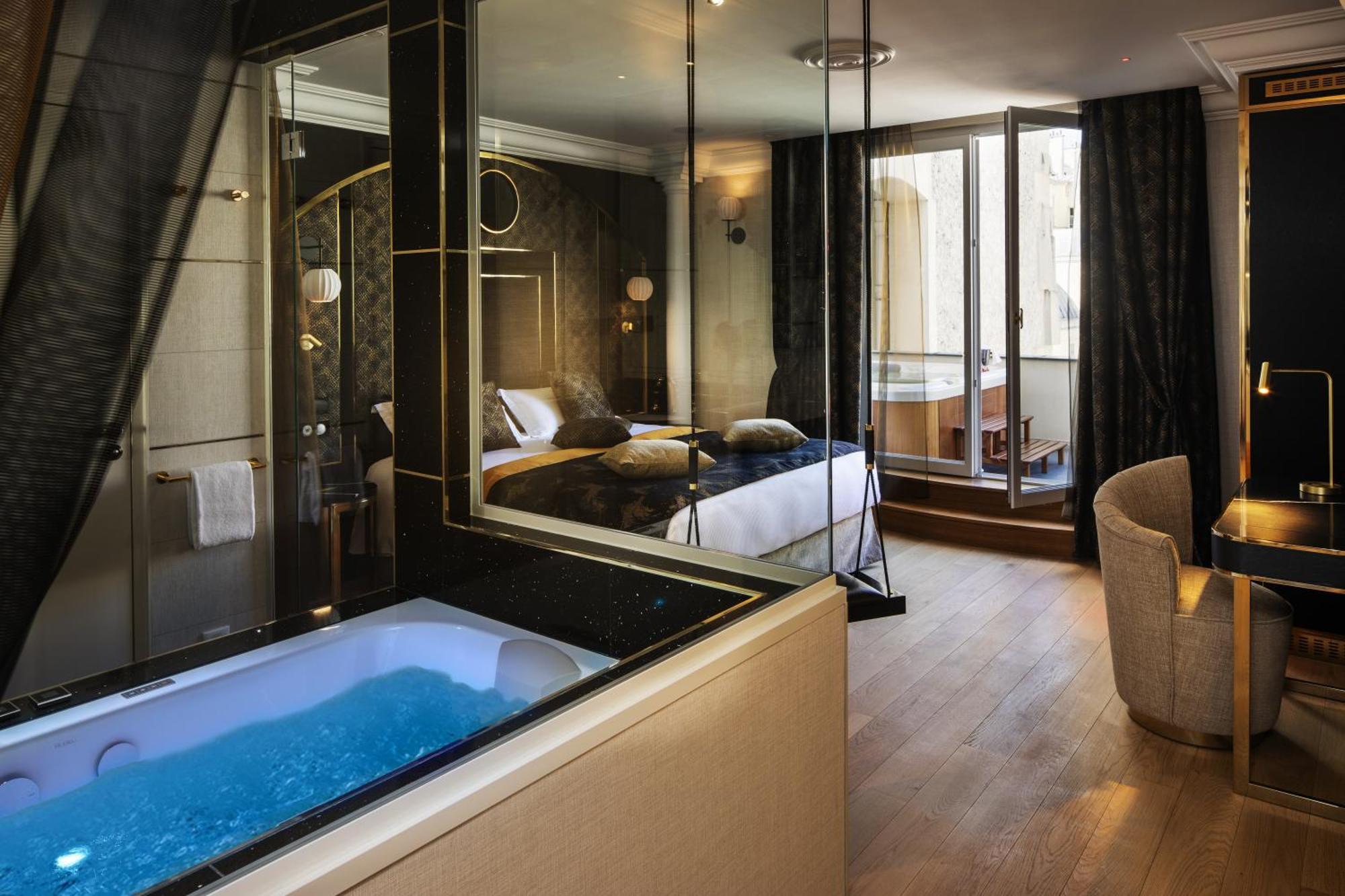 Luxury Room – Midnight bath Jacuzzi Terrace