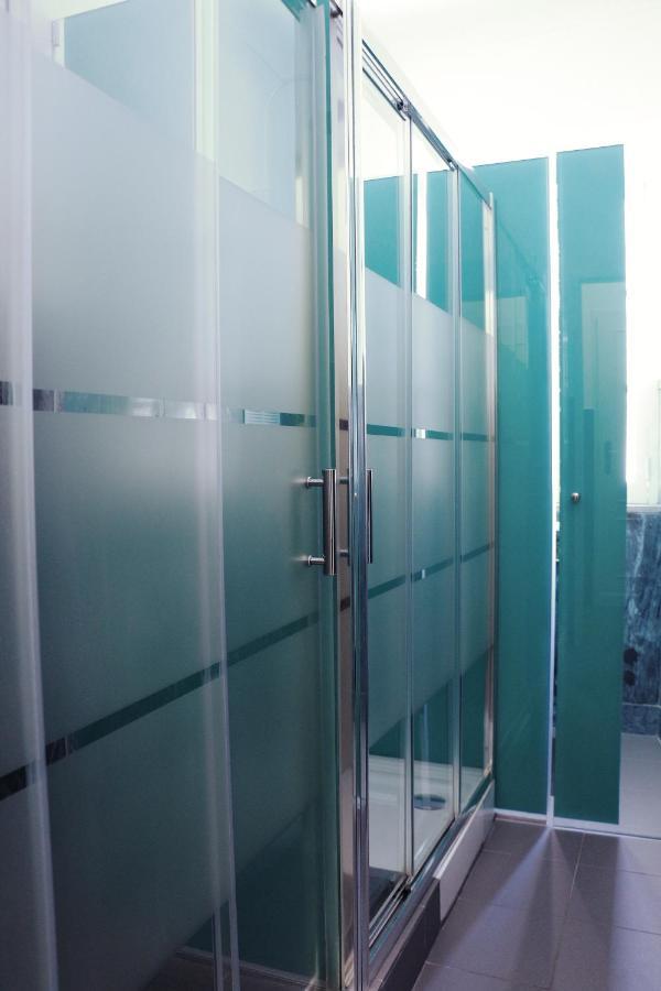 Twin Room Private External Bathroom