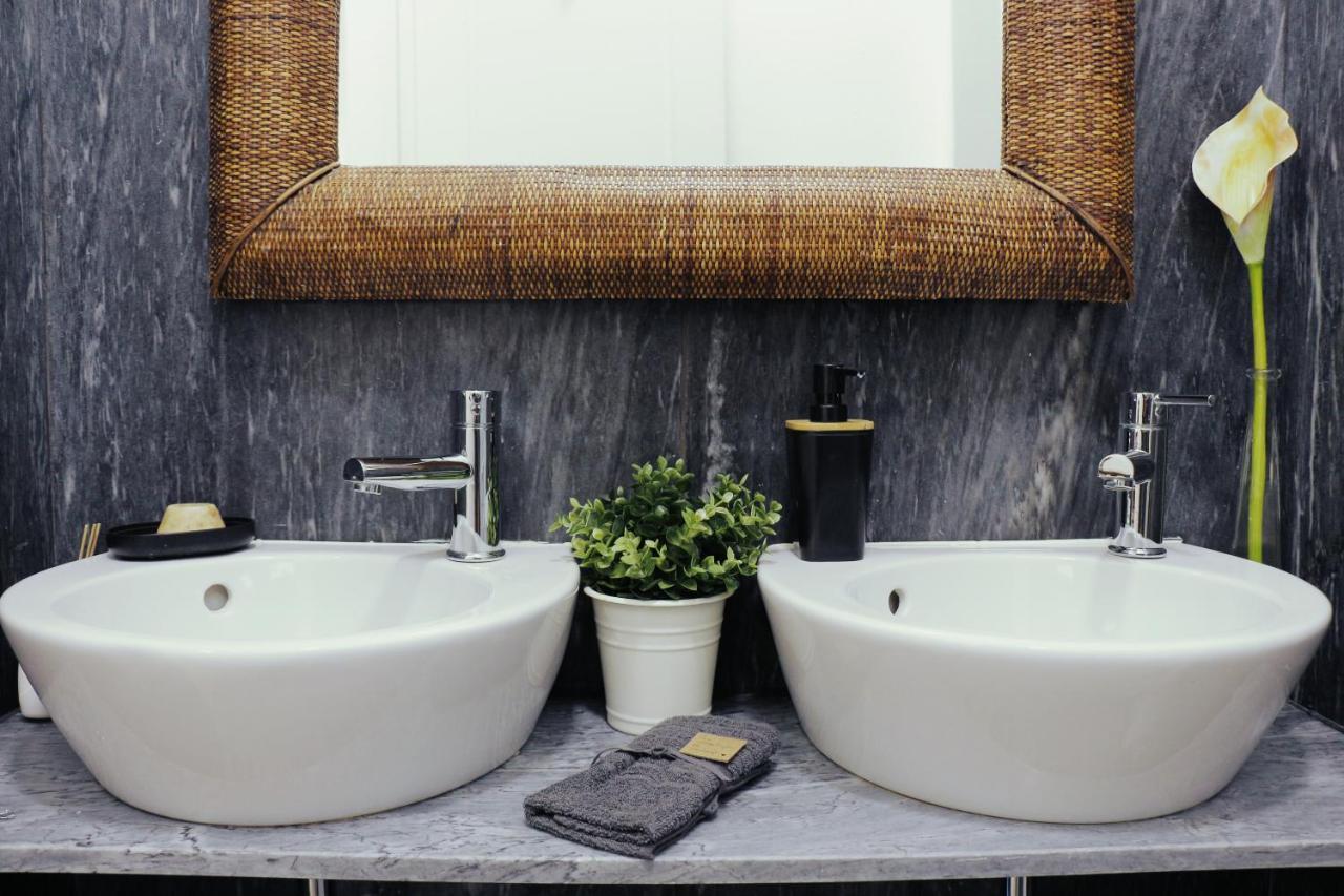 Twin Room Private External Bathroom