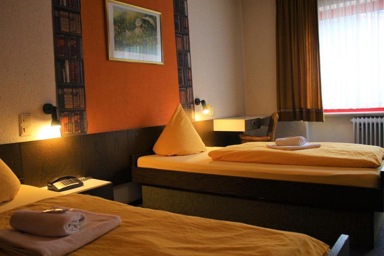Zweibettzimmer mit Dusche