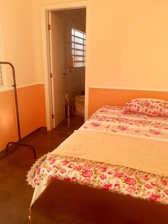 Quarto com Cama de Casal ou 2 de Solteiro e Banheiro Privativo