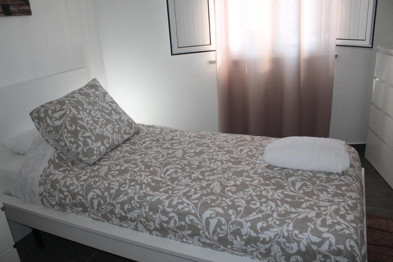 Single Room Private External Bathroom