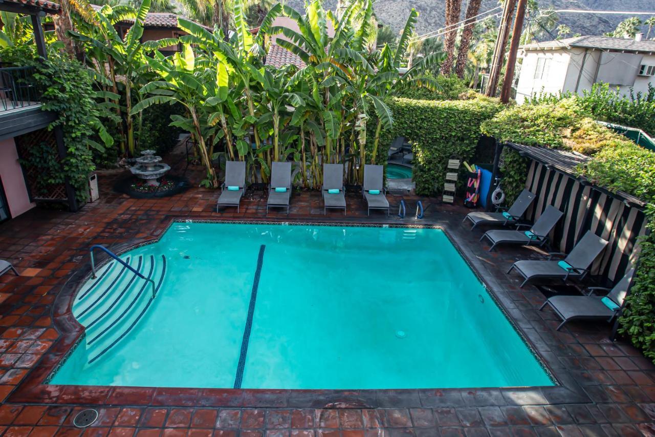 Studio Pool View