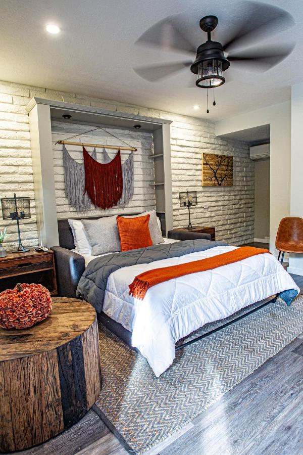 QUEEN MURPHY BED ROOM