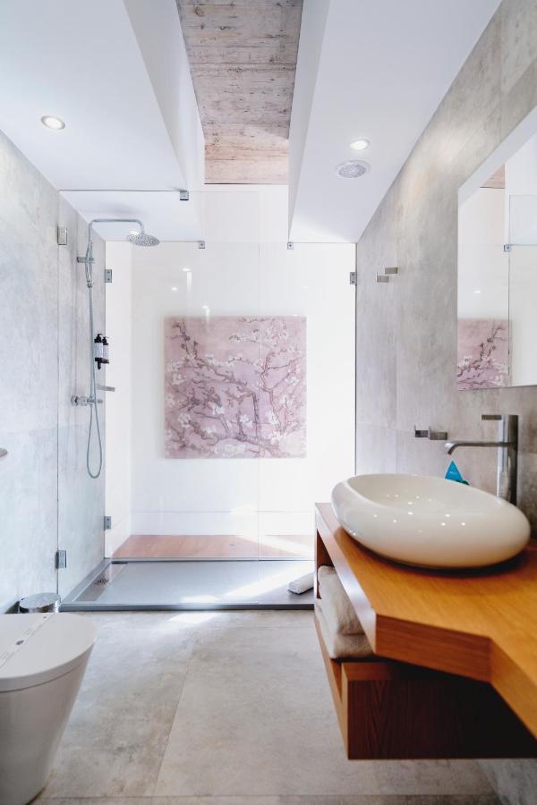 Deluxe Double Room Shower