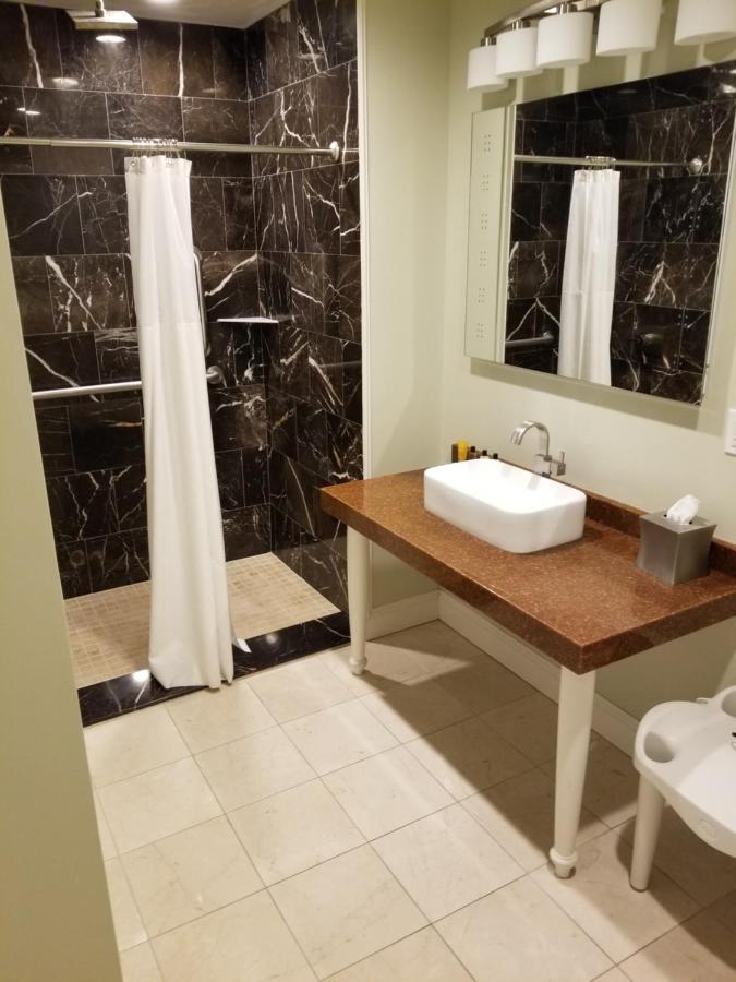 King Room - Accessible/Non-Smoking