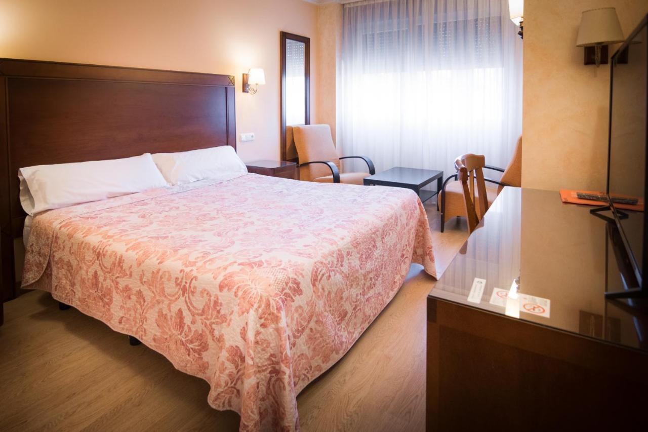 Superior Double or Twin Room Hydromassage Bath