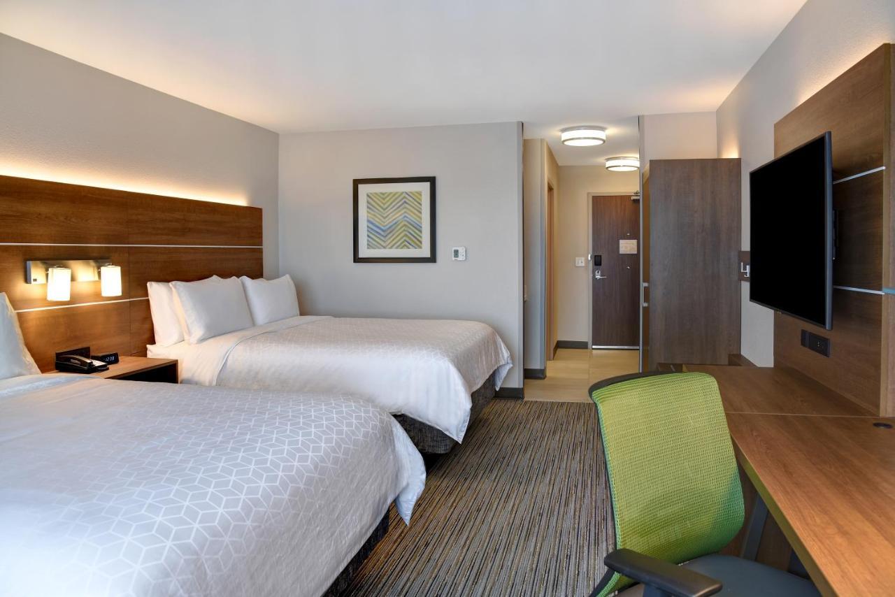Standard Queen Room Two Queen Beds