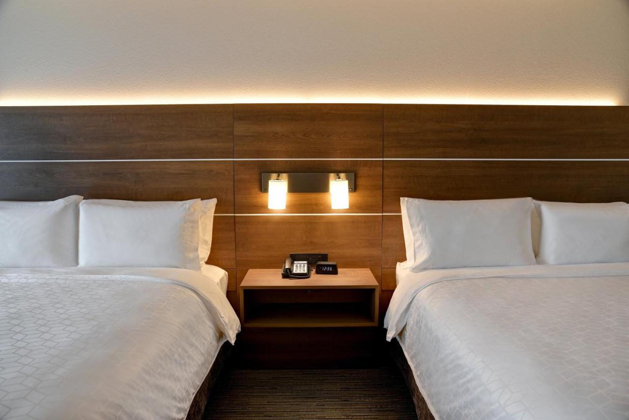 Standard Queen Room Two Queen Beds