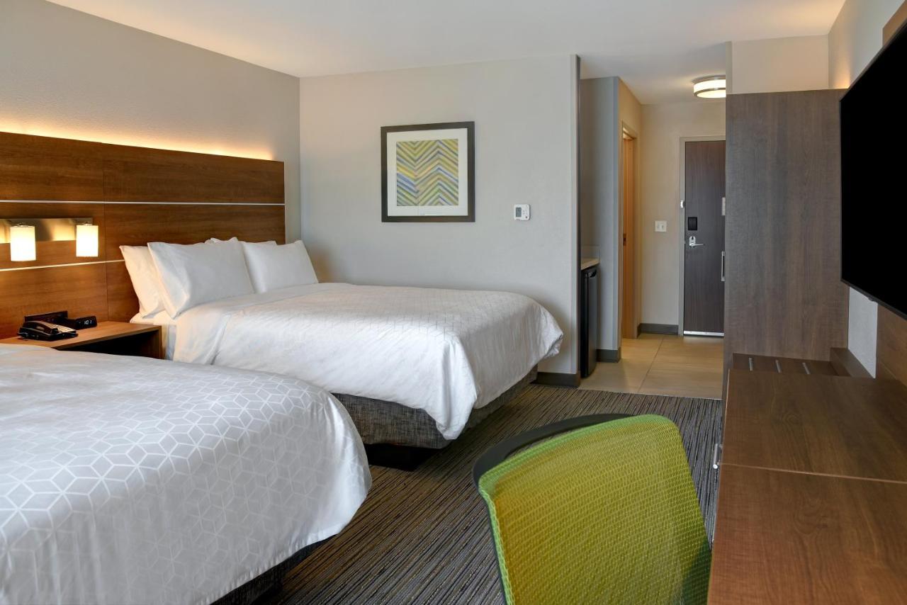Standard Queen Room Two Queen Beds