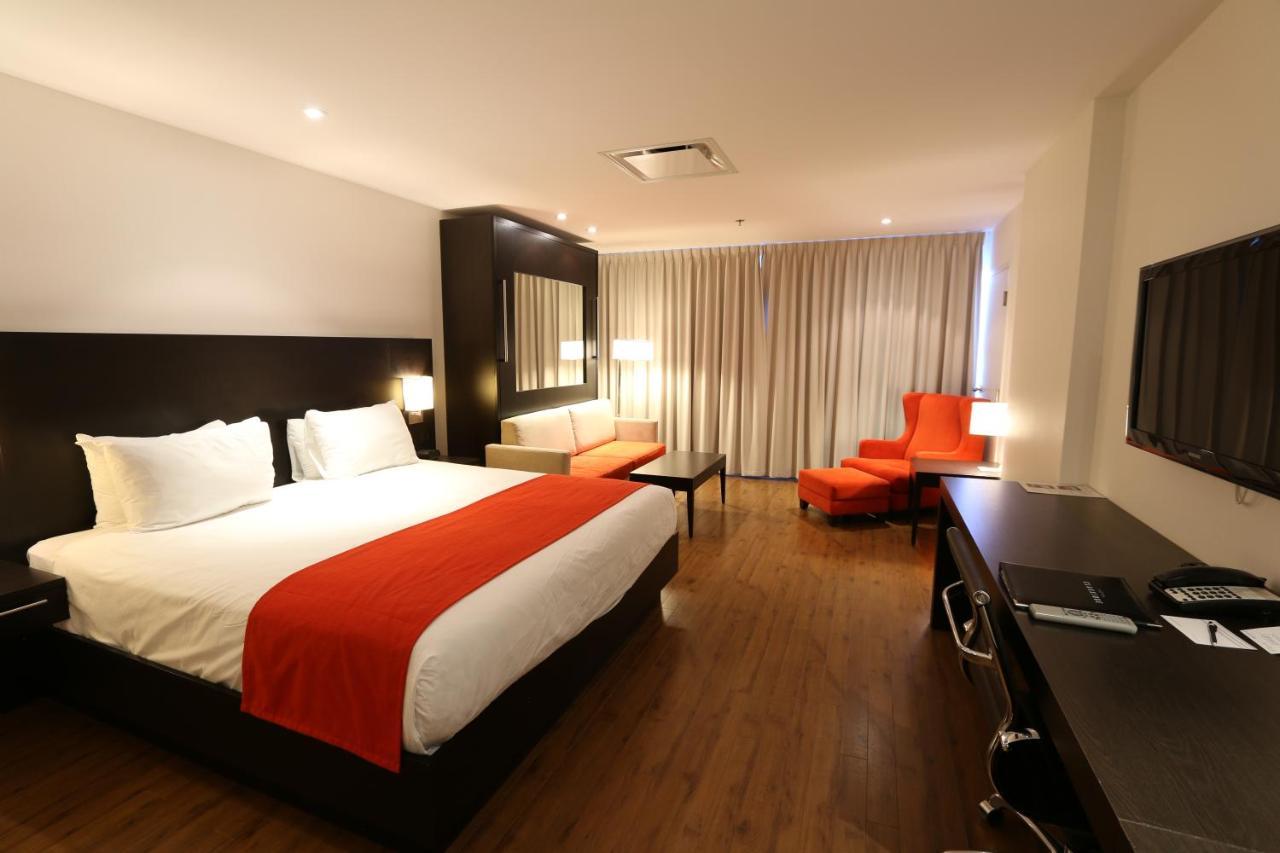 Junior Suite 1 King 1 Queen Bed