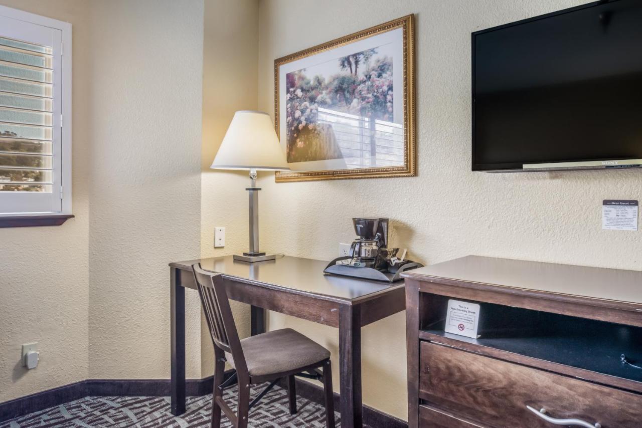 Two Queen Beds Kitchenette Room
