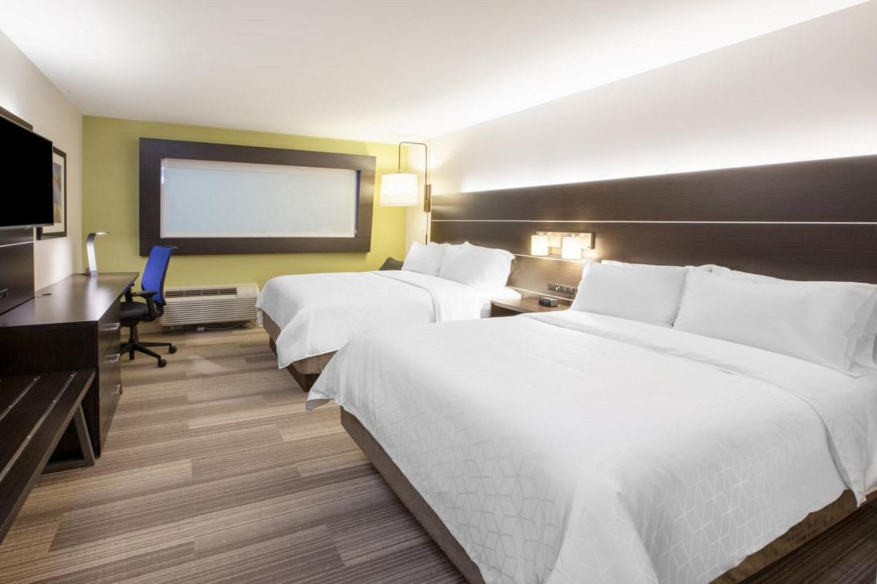 Standard Queen Room with Two Queen Beds and Mobility Accessible Roll-In Shower