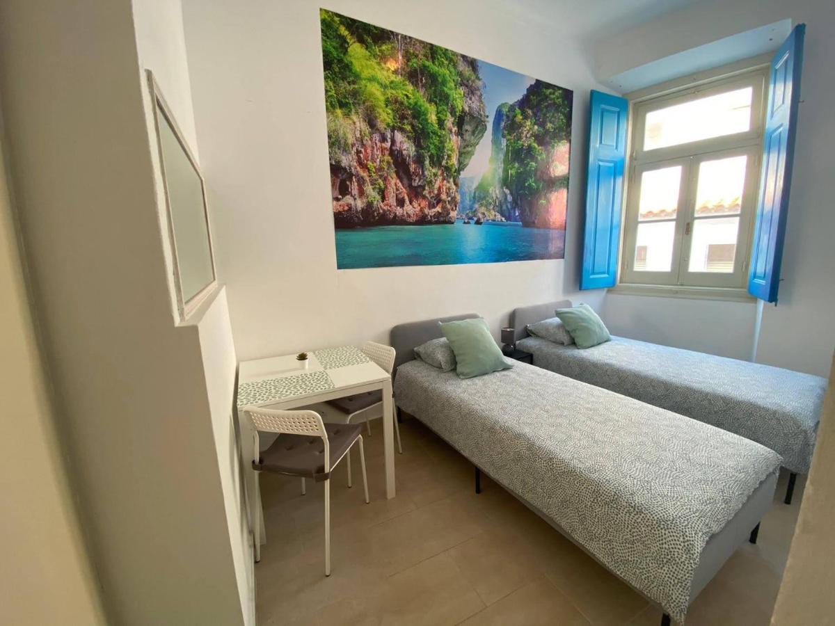 Quarto com 2 Camas de Solteiro