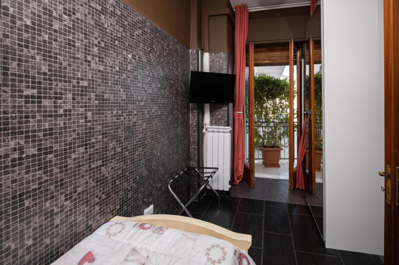 Single Room Balcony