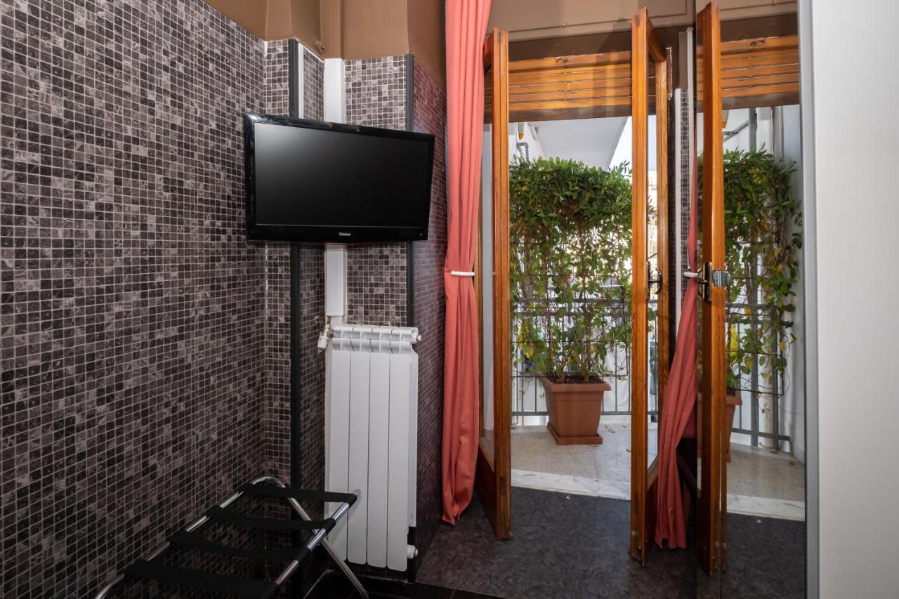 Single Room Balcony