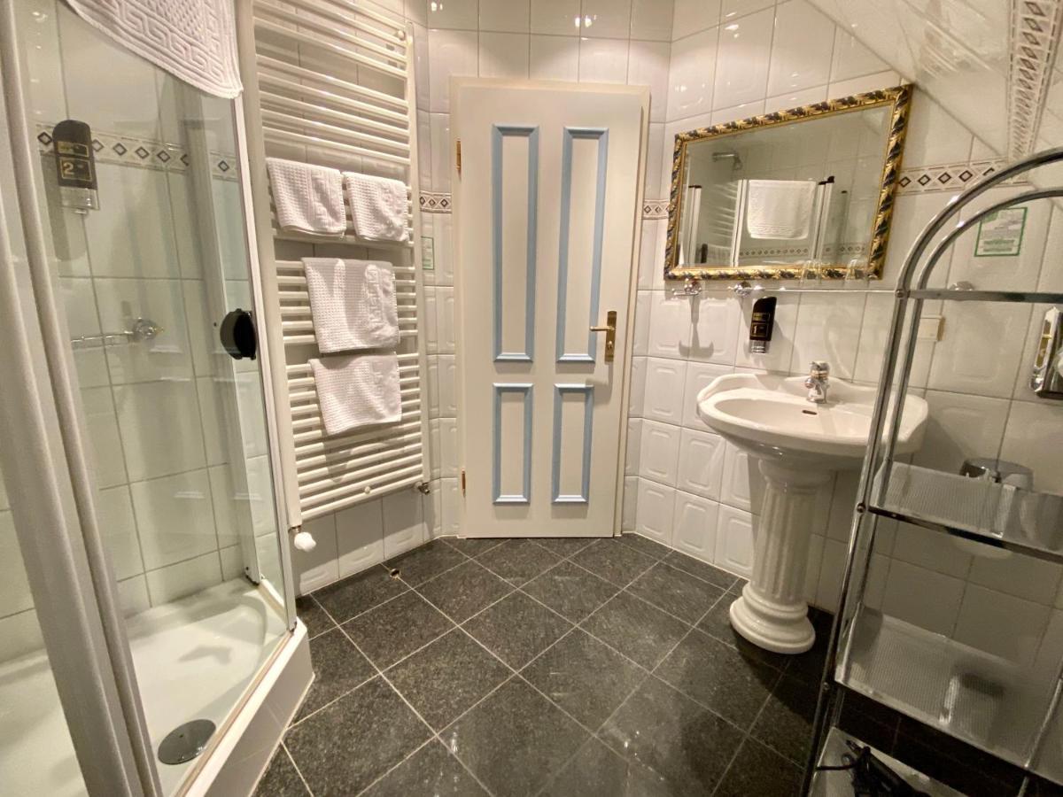 Family Room Shower