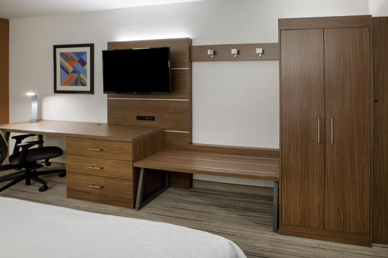 Standard Room with Two Queen Beds