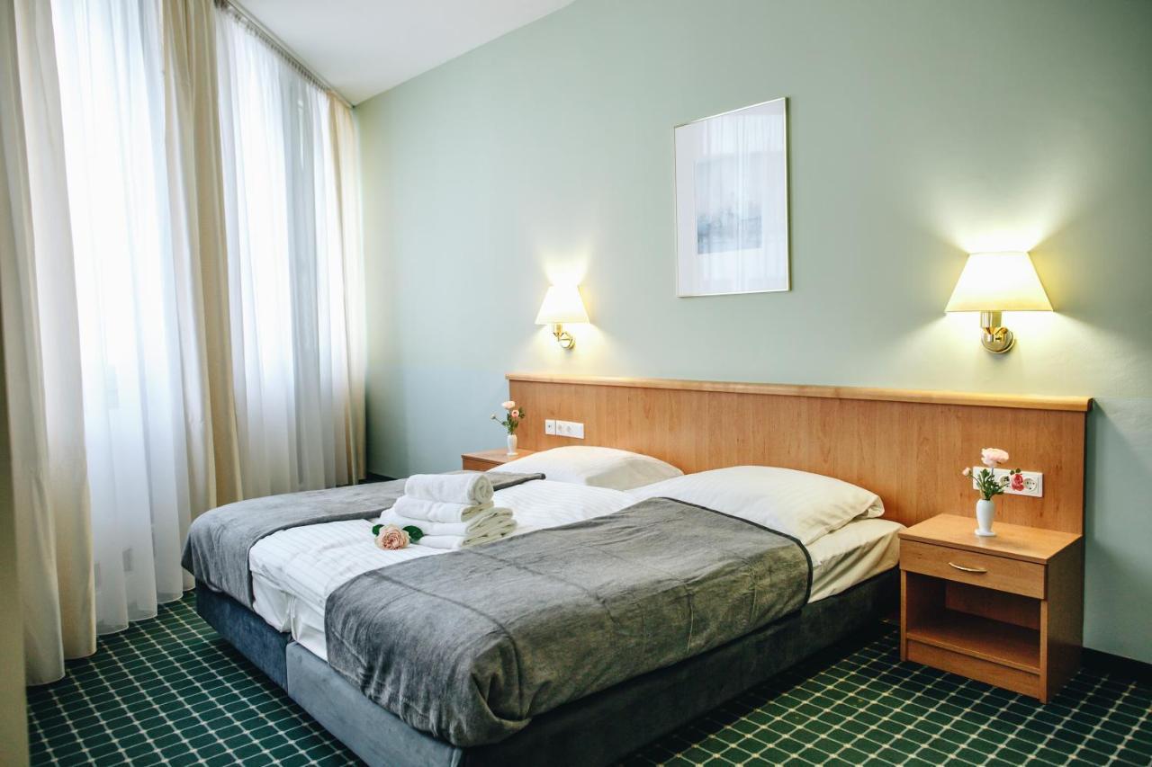 Double or Twin Room Private Bathroom
