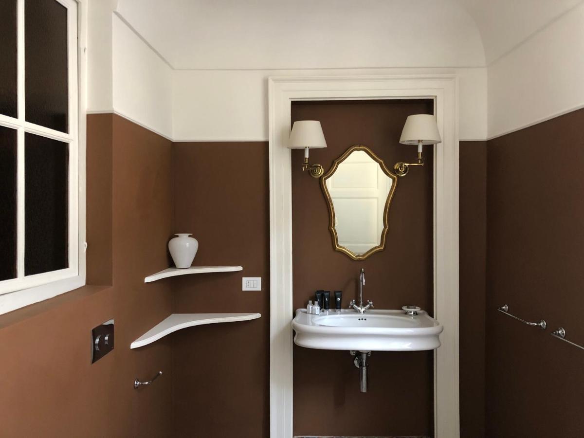 Deluxe Suite Spa Bath