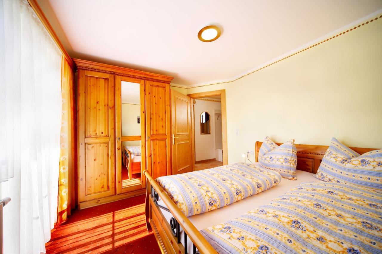One-Bedroom Apartment with Balcony and Mountain View,1083031285:JPEG