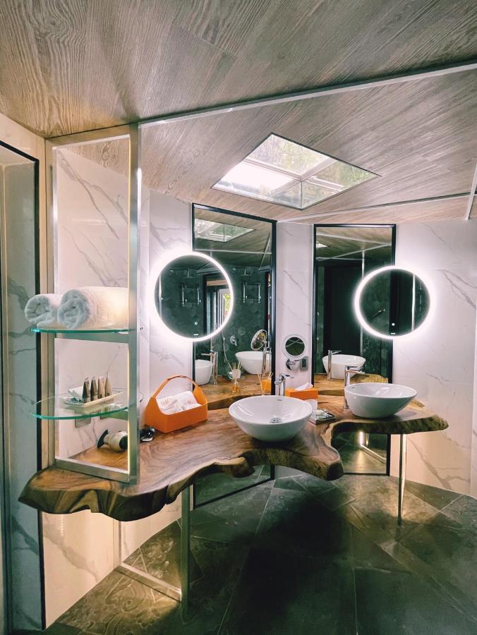 Pacific Spa Bath Suite