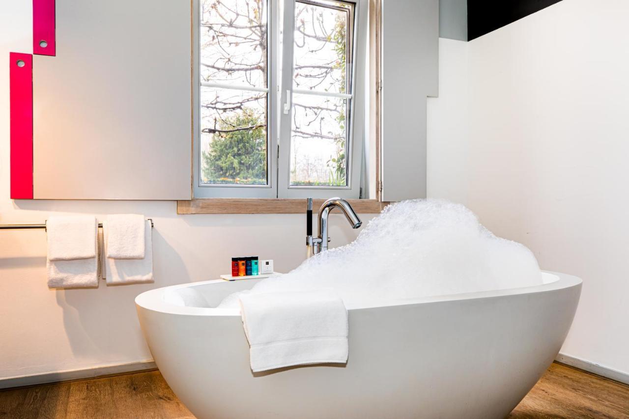 Standard room bath coach house 2p