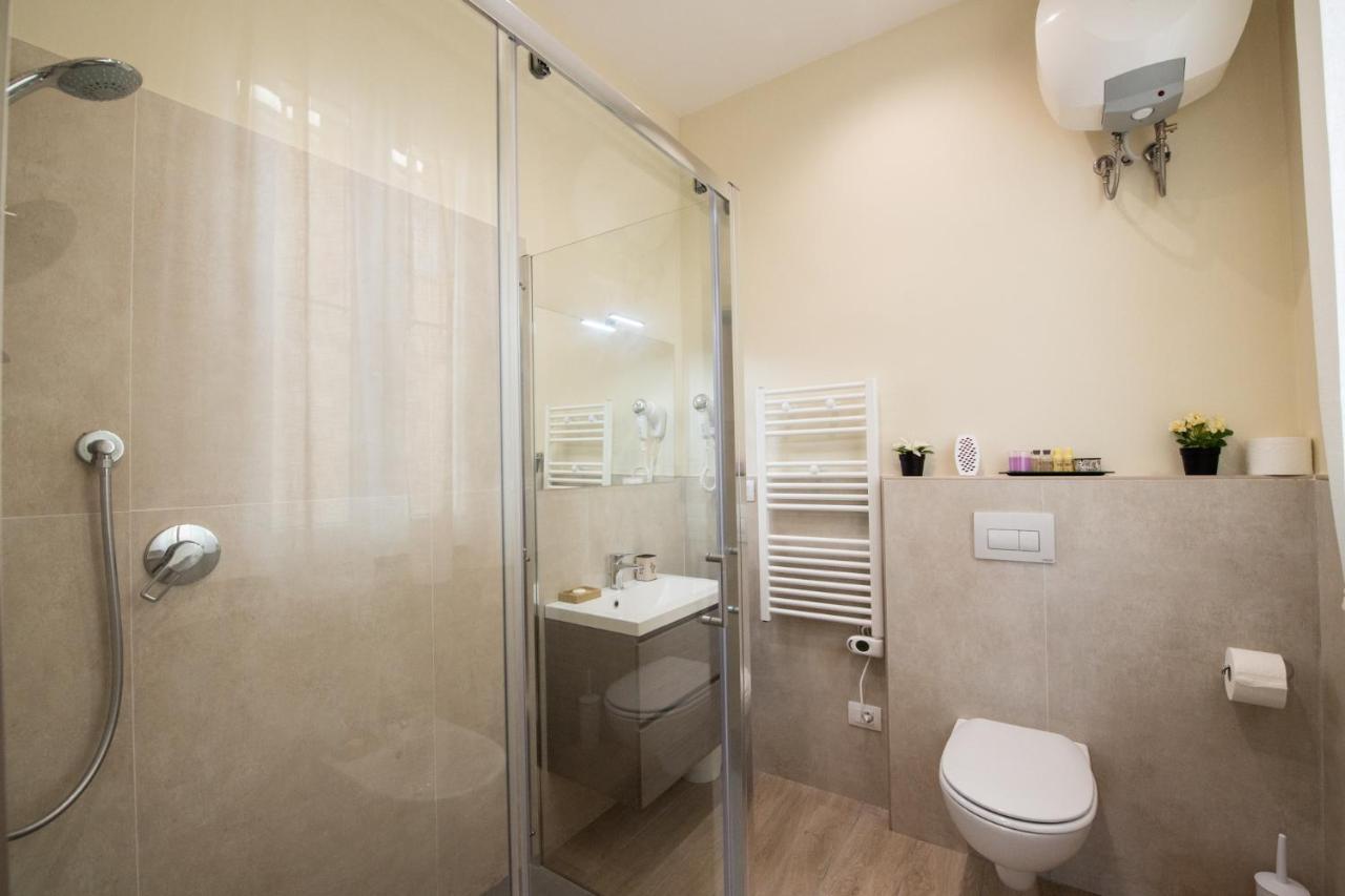 Deluxe Double or Twin Room,1076763907:JPEG