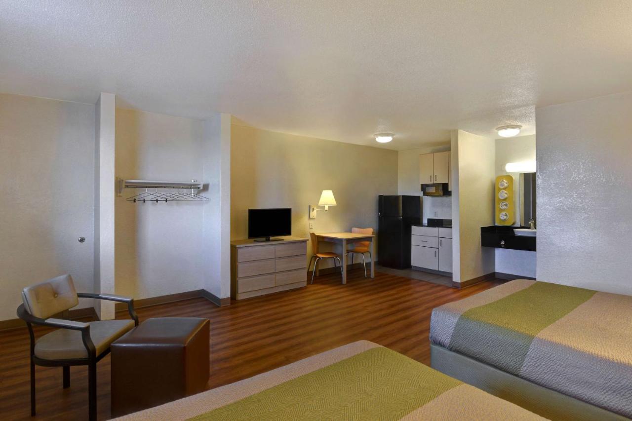 Deluxe Queen Room Two Queen Beds