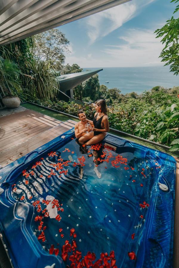 Pacific Spa Bath Suite
