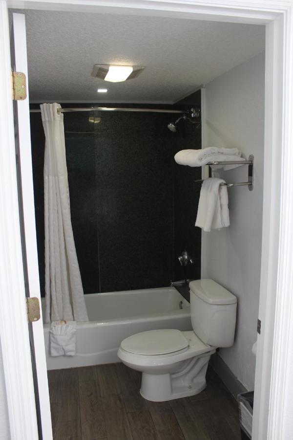 Partial Split Queen Suite City View Non-Smoking