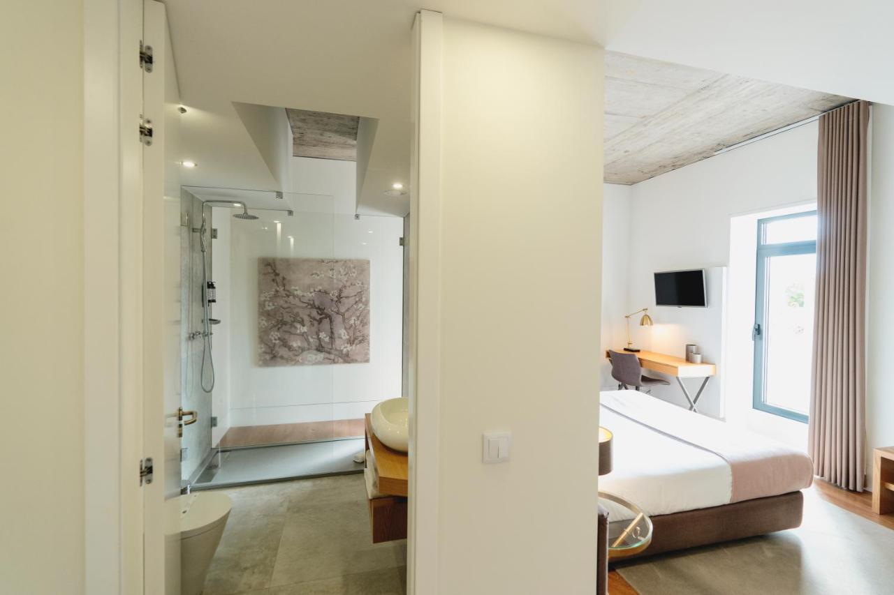 Deluxe Double Room Shower