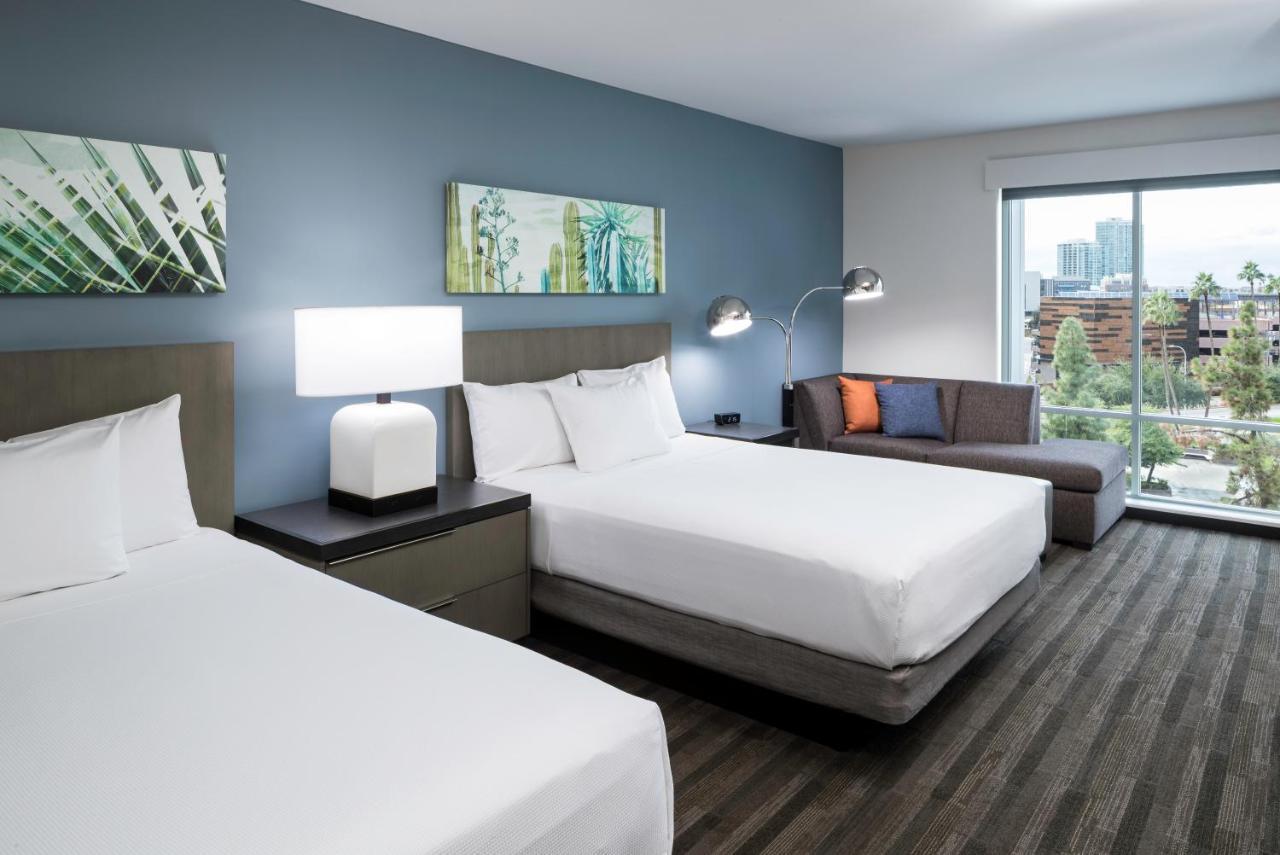 Den Guestroom Two Queen Beds