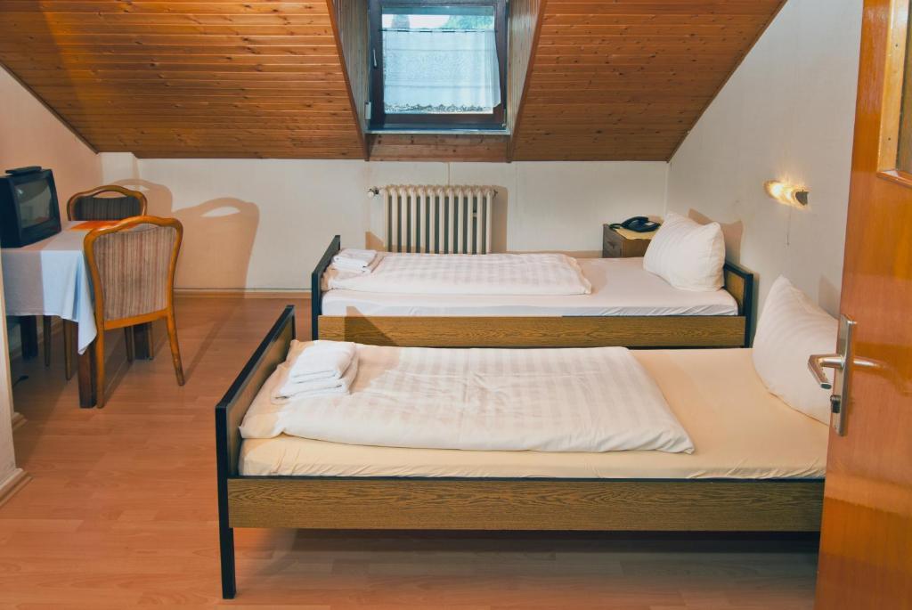 Tweepersoonskamer met 2 Aparte Bedden