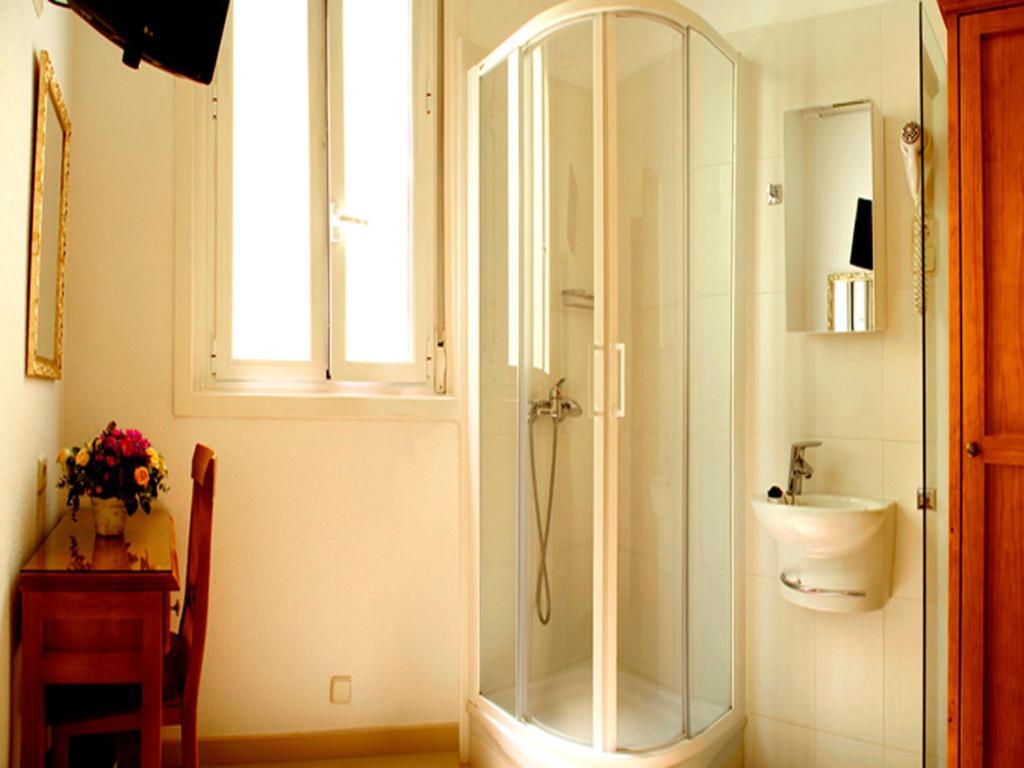 Single Room Shared Toilet,47500063:JPEG