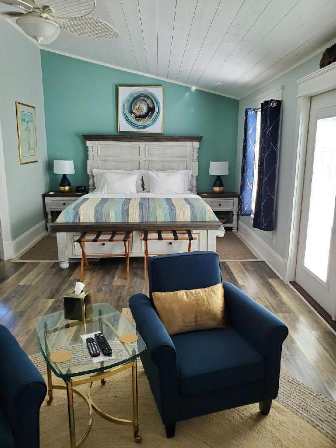 Junior Suite Balcony Beach Glass