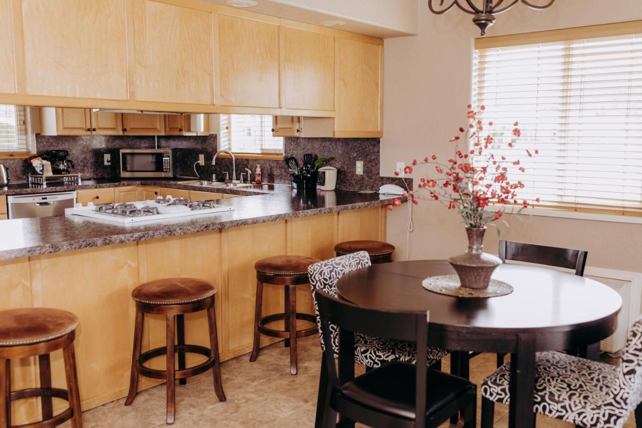 Deluxe Queen Suite