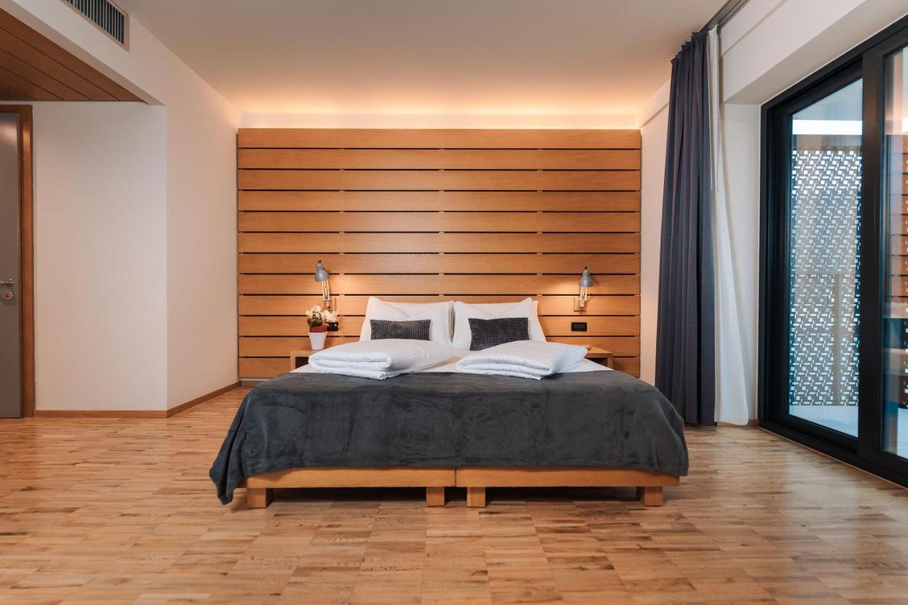 Premium Room with Lake View,1117436484:JPEG