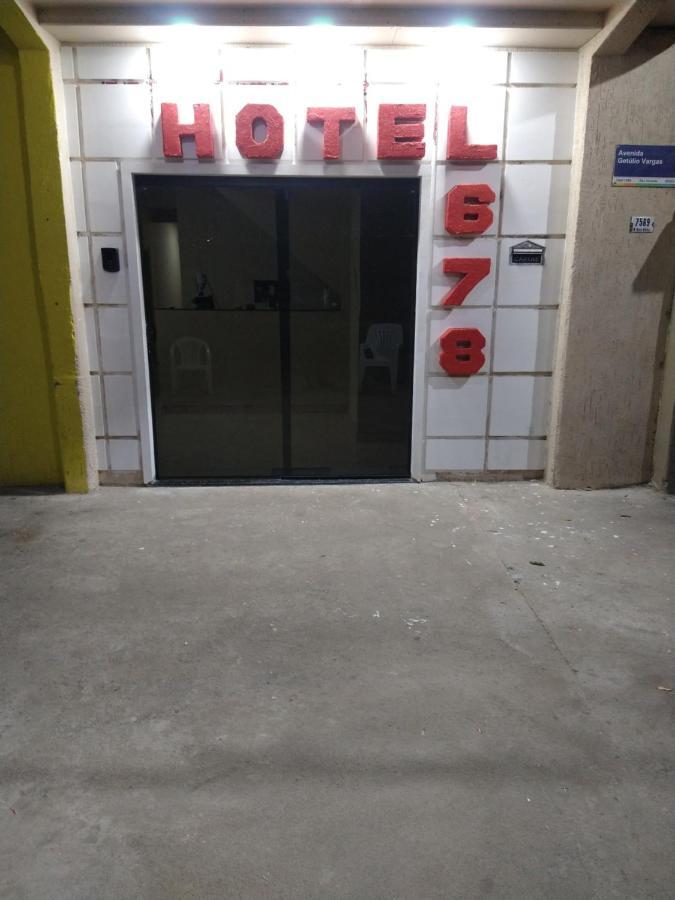 Quarto Deluxe (2 Adultos + 1 Criança)