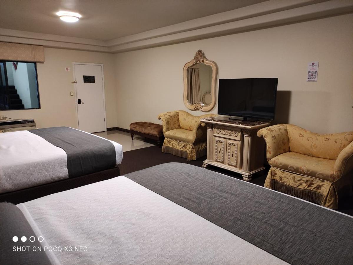 Suite,1083037945:JPEG