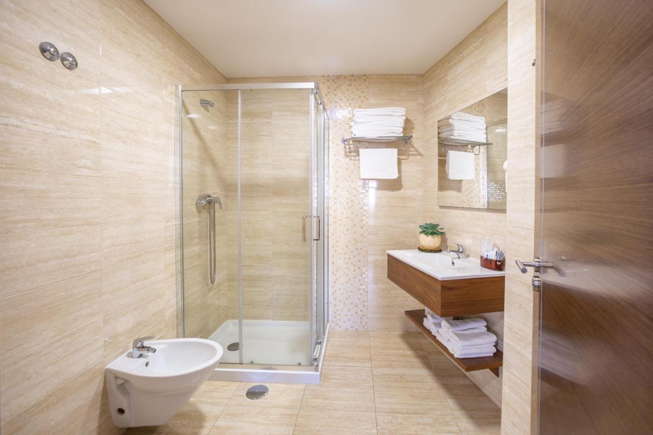 Twin Room Private Bathroom
